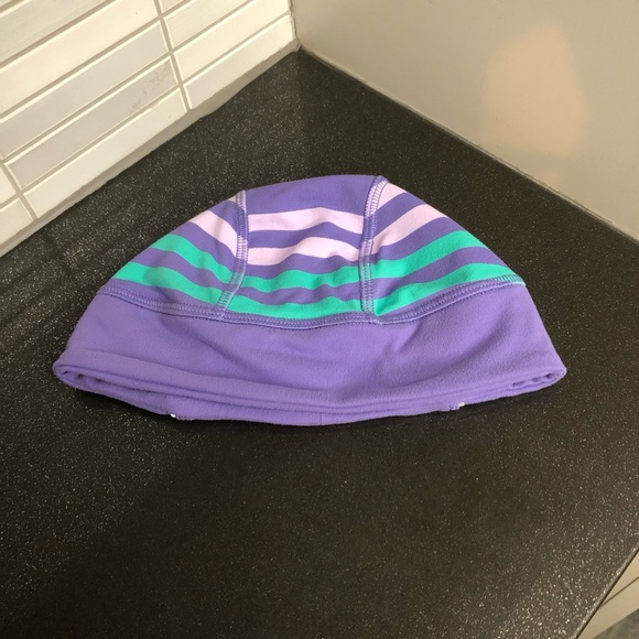 Ivivva by Lululemon reversible girl’s beanie - Picture 3 of 12